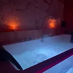 Appartement Chaleureux, Massage, Ciné, Bain