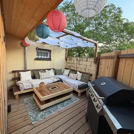 Chaleureux, Massage, Terrasse Prive, Barbecue Et Balneo Apartman *
