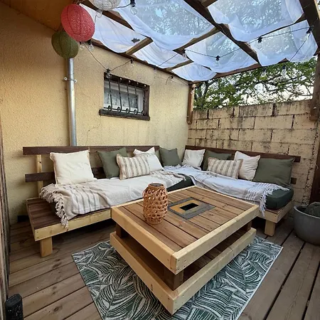 Chaleureux, Massage, Terrasse Prive, Barbecue Et Balneo Apartman *