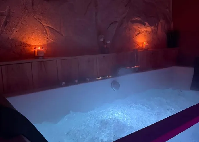 Appartement Chaleureux, Massage, Cine, Bain